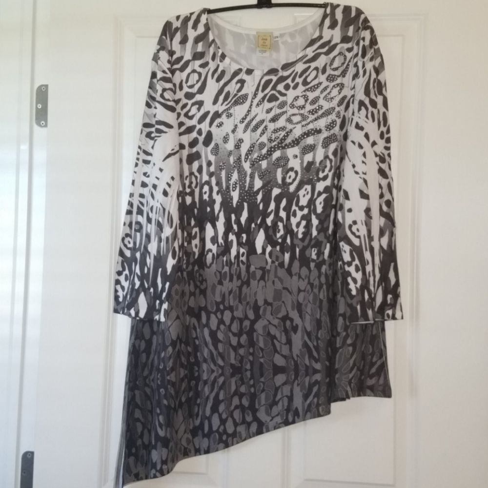 Tunic - Picture 2 of 5